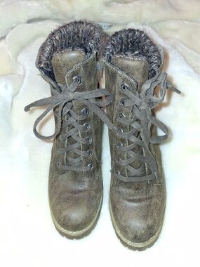 Women's Faux-Fur Lined Lace-Up Ankle Boots in Brown